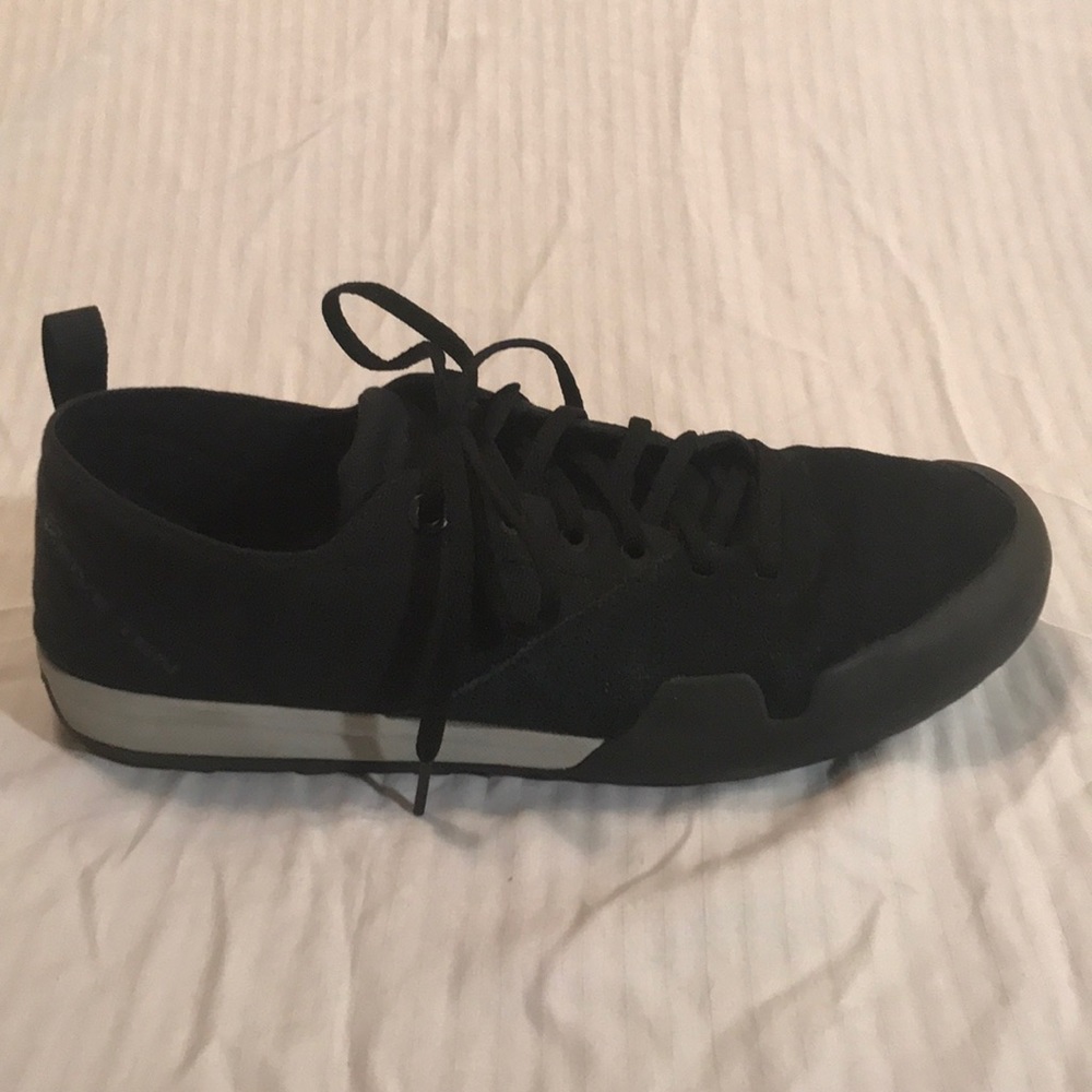 Five ten approach shoe. Leather