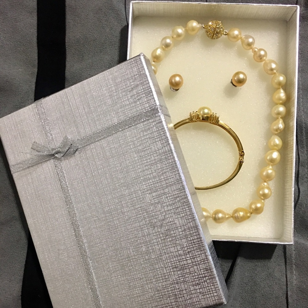 ❌SOLD❌Authentic Pearl Jewelry Set