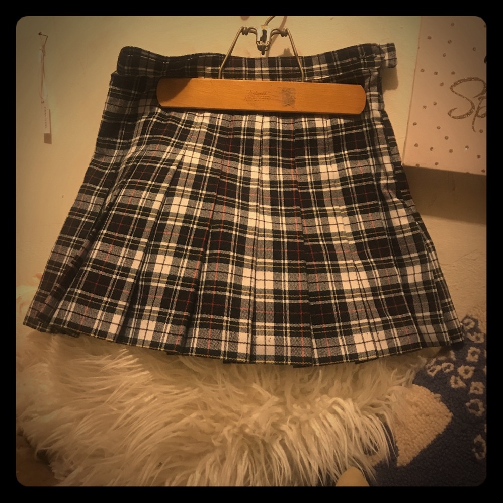 AA PLEATED SKIRT