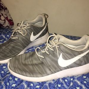 Nike roshes