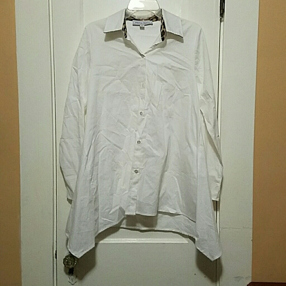 Paula deen white top with leopard print collar
