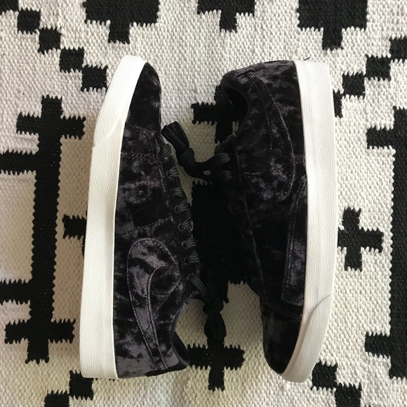 Nike Black Velvet Lo Blazer LX Sneakers - Picture 5 of 8