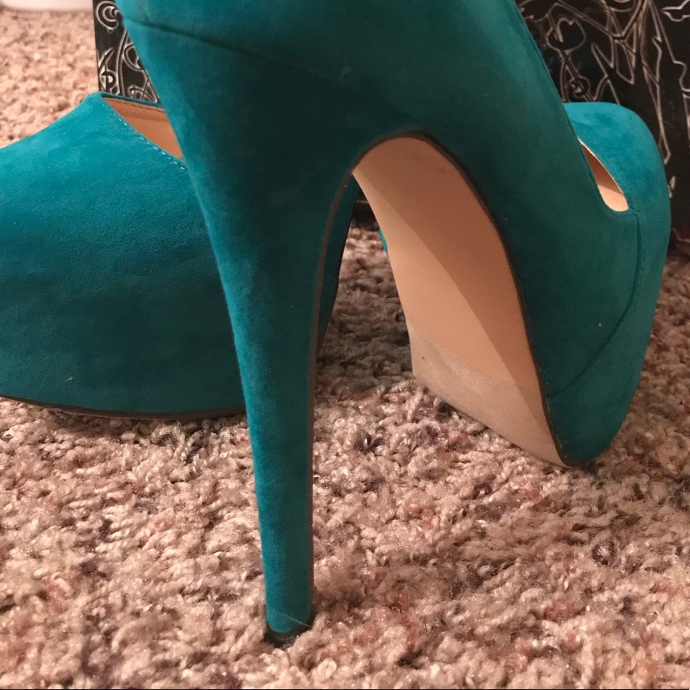 High heels - Picture 2 of 3