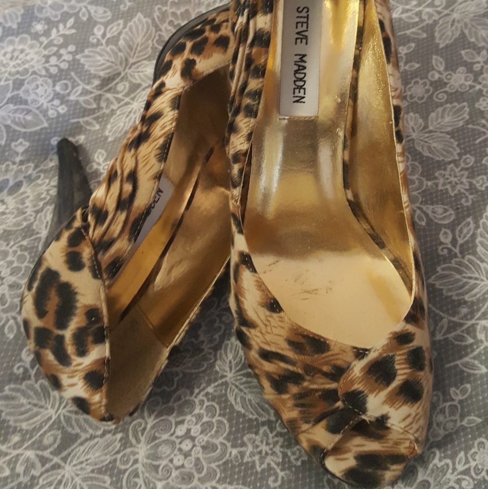 Steve Madden Leopard Pumps