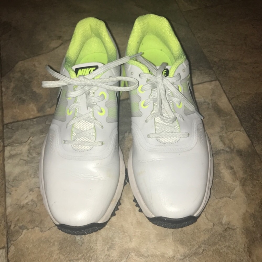 Nike Woman's Golf Shoes Size 7