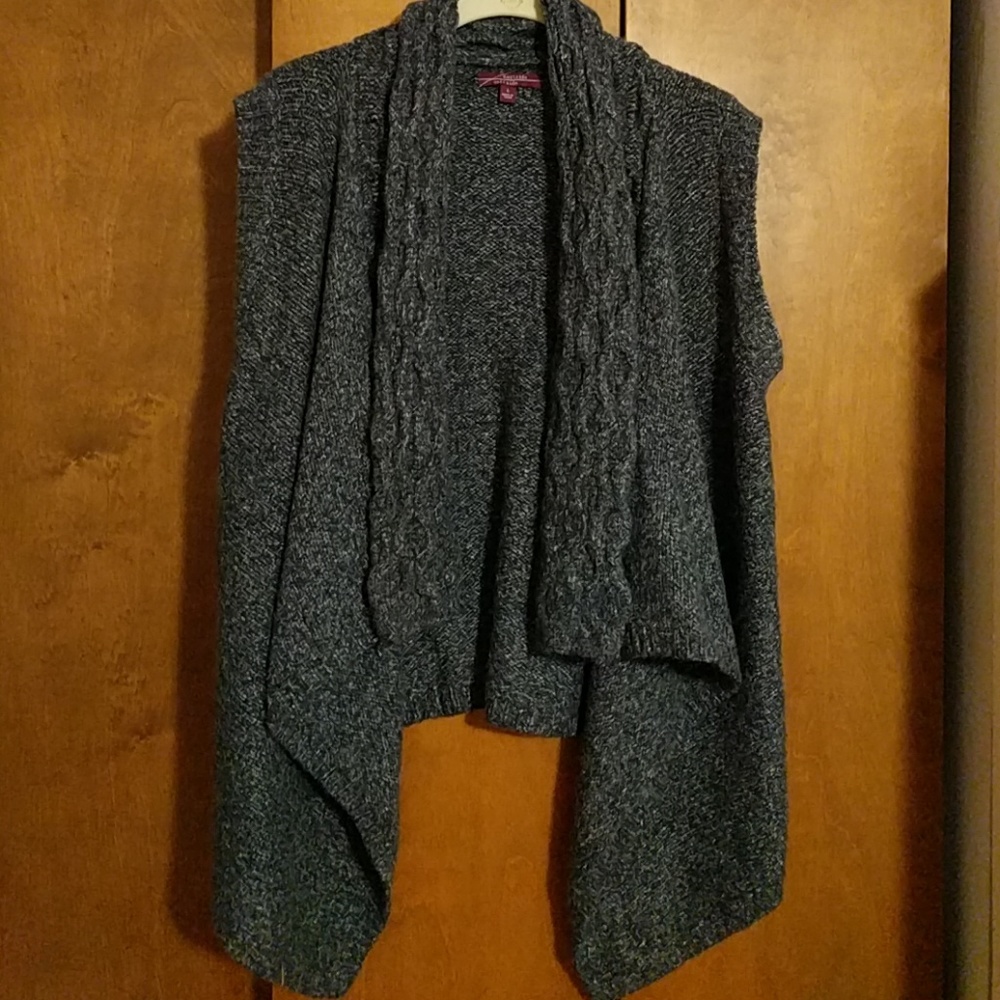 Sleeveless knitted vest cover-up