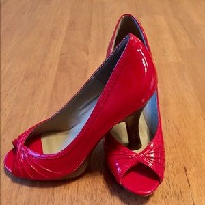 Steve Madden red peep toe pumps