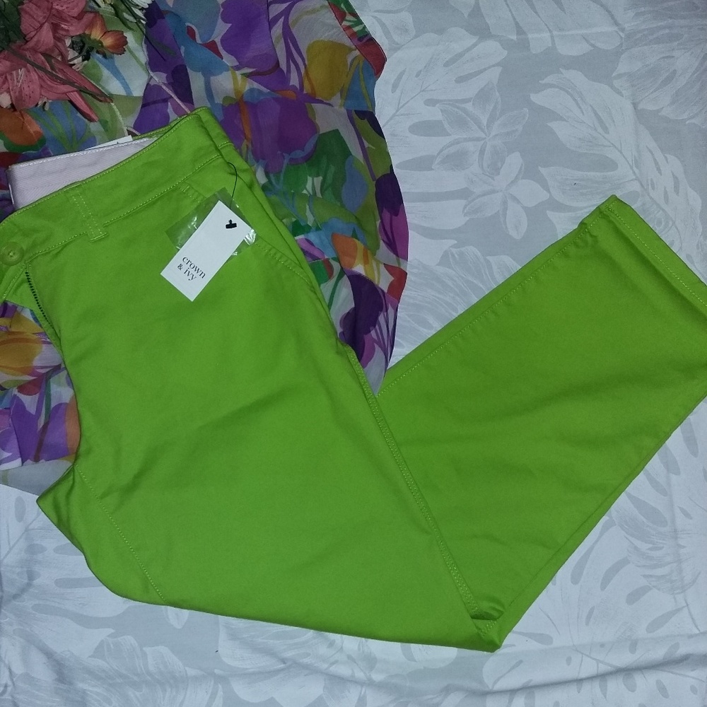 Crown & Ivy Stretchy Capri Jeans NWT