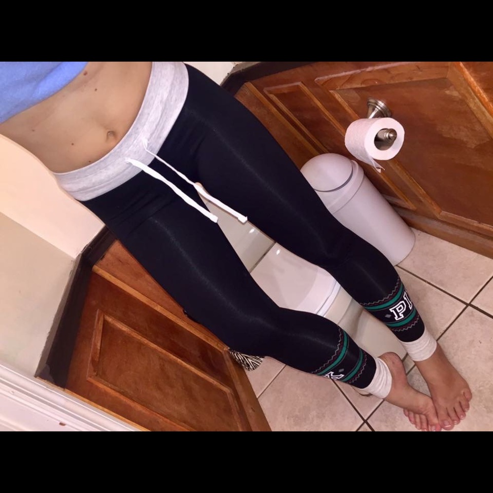 Vs pink holiday campus leggings