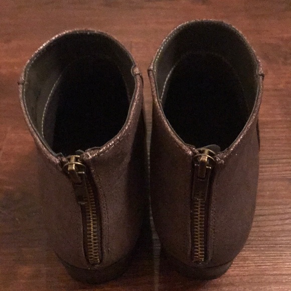 NWT metallic booties - Picture 2 of 4