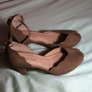 Tan brown strap heal