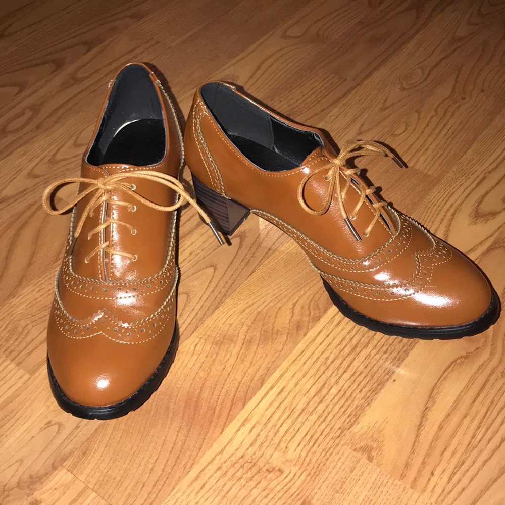 NWOT Vintage Oxford Shoes Mid Heel