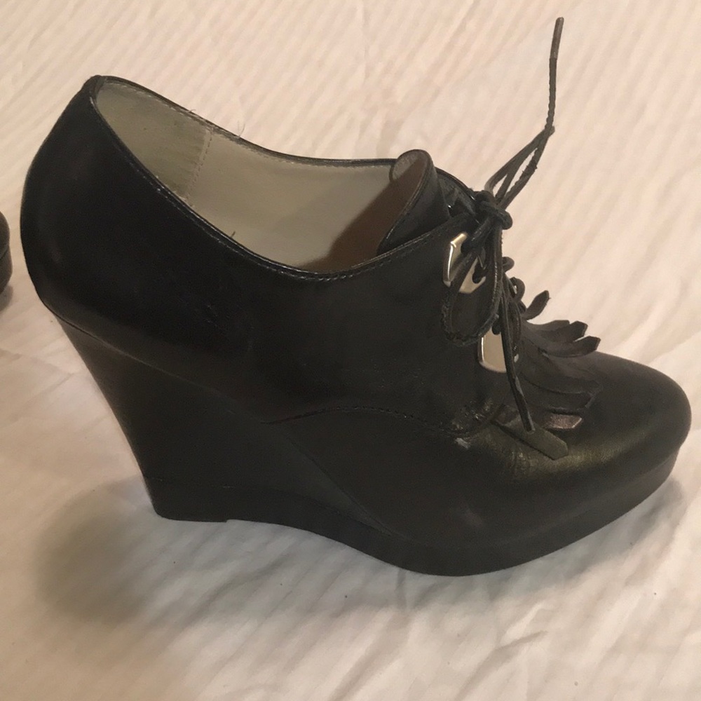 Kors Michael Kors size 7. Black leather