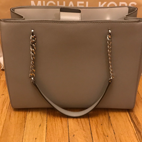 Authentic michael Kors studded tote - Picture 2 of 5