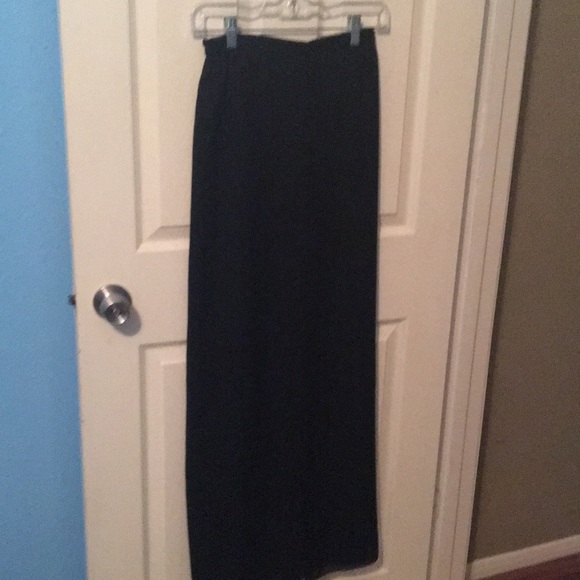 Adrianna Papell Dresses & Skirts - Holiday skirt with flirty layers 100% poly Adrianna Papell Dresses & Skirts - Holiday skirt with flirty layers 100% poly
