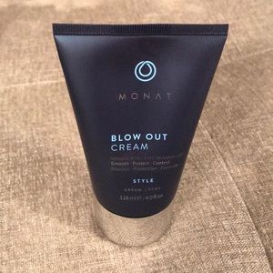 Monat Blow Out Cream