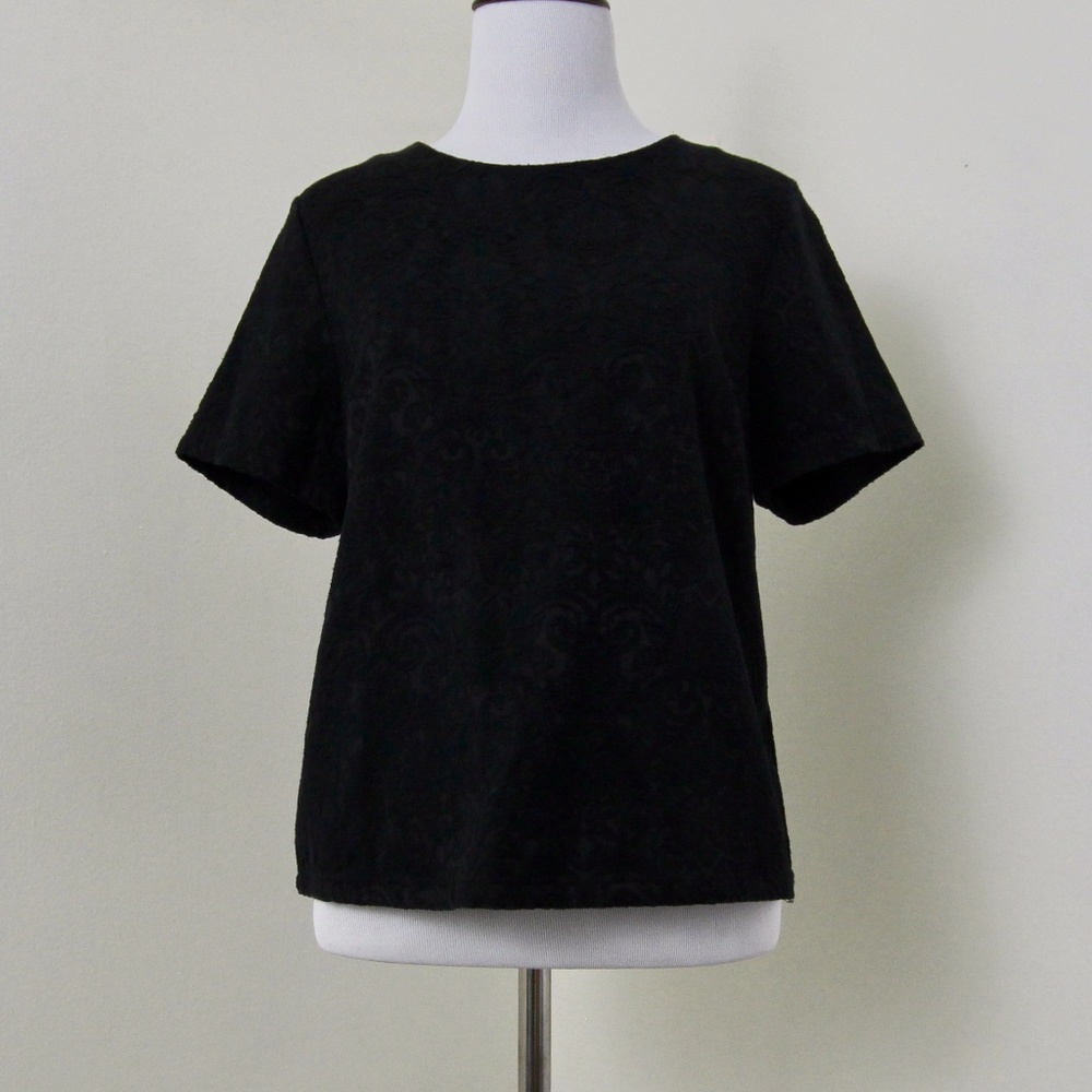 EXPRESS ✨ Patterned Gold Zipper Top