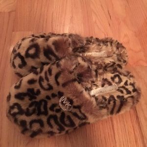 MK Leopard slippers