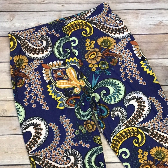 NWT Navy Floral Print Paisley Leggings🌺 - Picture 3 of 6