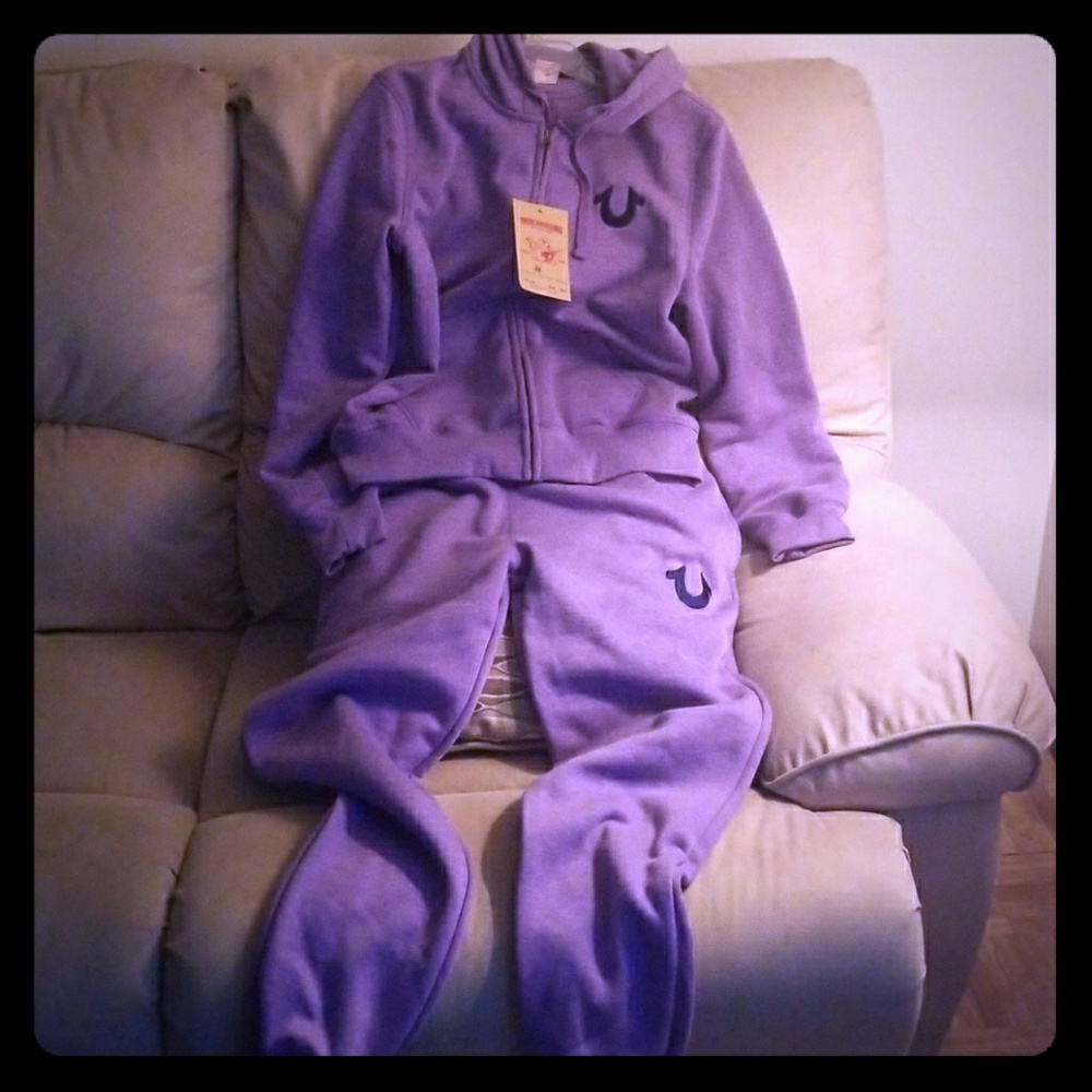 Very comfortable jacket and sweatpants!