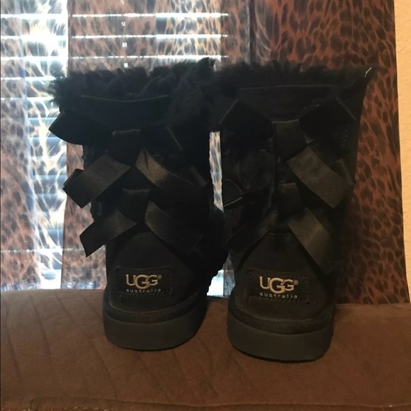 Authentic UGGS: Kids - Picture 1 of 4