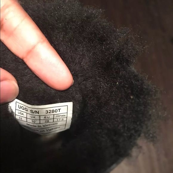 Authentic UGGS: Kids - Picture 3 of 4