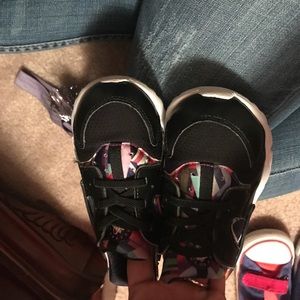 Black and multi-colored Nike Huarache