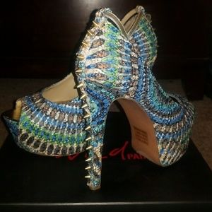 Spike platform gently worn