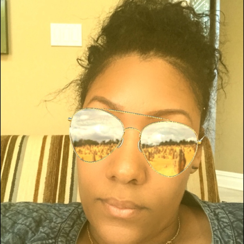 Meet your Posher, Ayisha