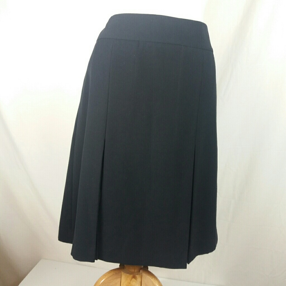 Ann Taylor Loft Pleated skirt