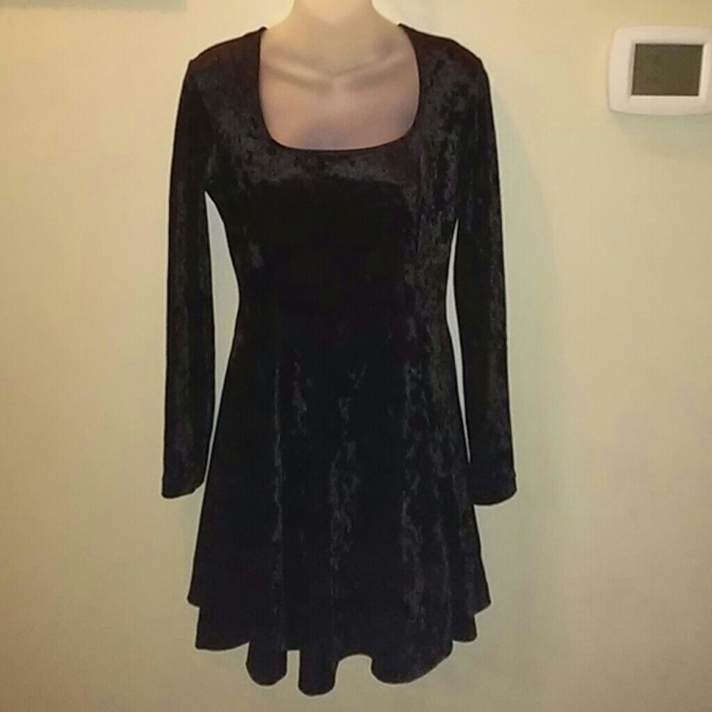 Black Crush Velvet Dress