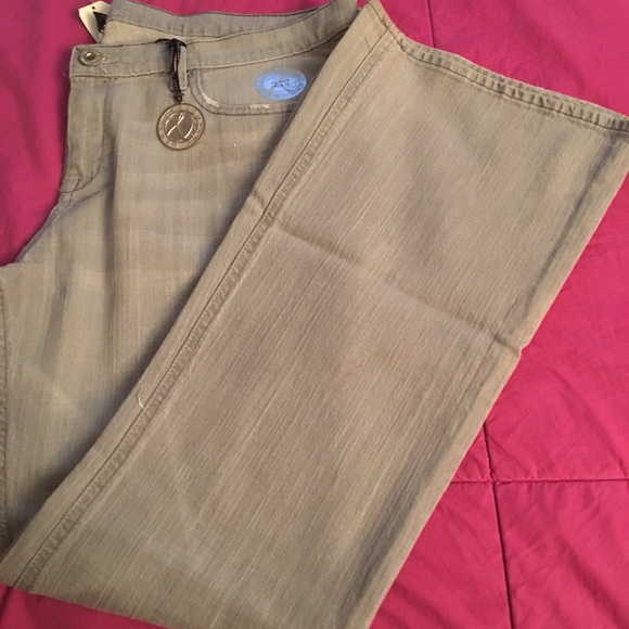 New York & Co gray, flared leg, size 18 jeans - Picture 2 of 2