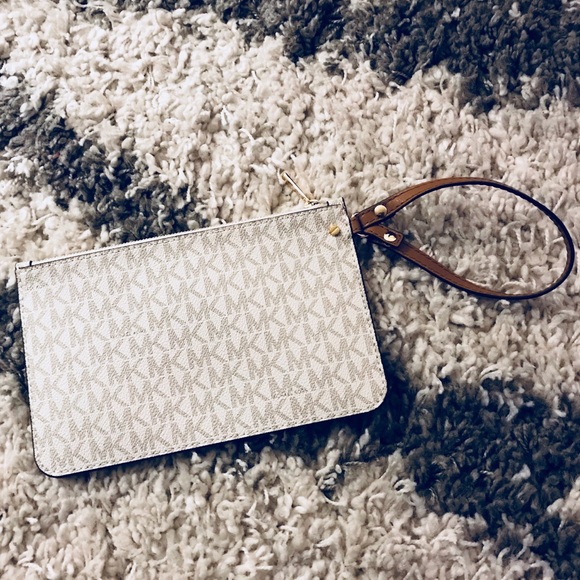 Michael Kors Handbags - NWT Michael Kors Wristlet Wallet Purse