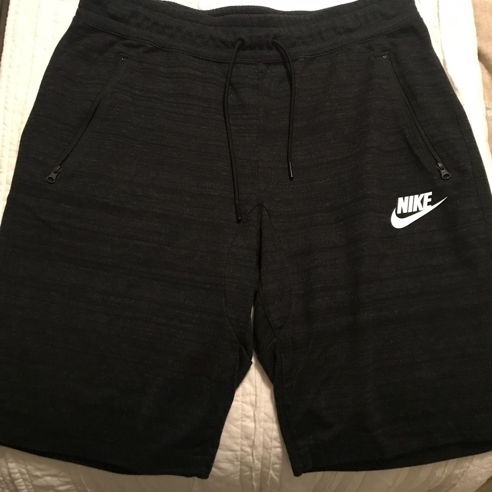 🏋🏼‍♀️ Nike Men’s Shorts! NWOT. Large.
