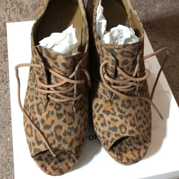 Cheetah lace up wedges - Picture 2 of 4