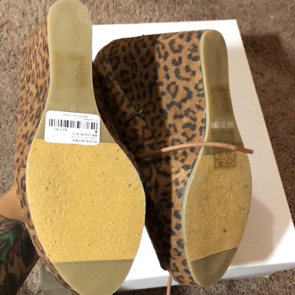 Cheetah lace up wedges - Picture 3 of 4