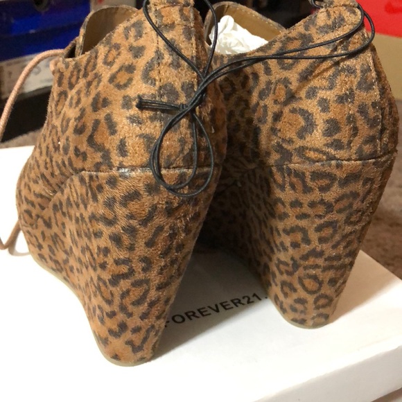 Cheetah lace up wedges - Picture 4 of 4