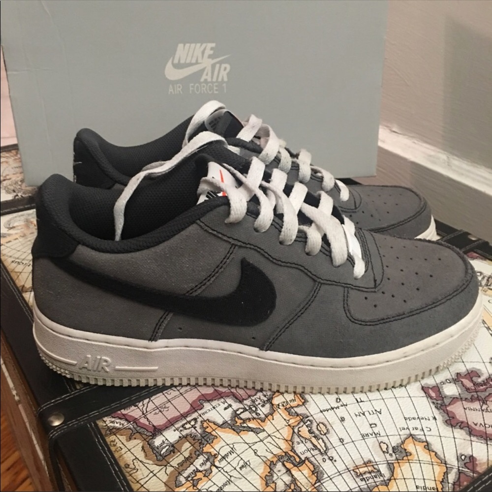 🔥Nike Air Force 1 (GS) Size 6.5 with box 📦!!