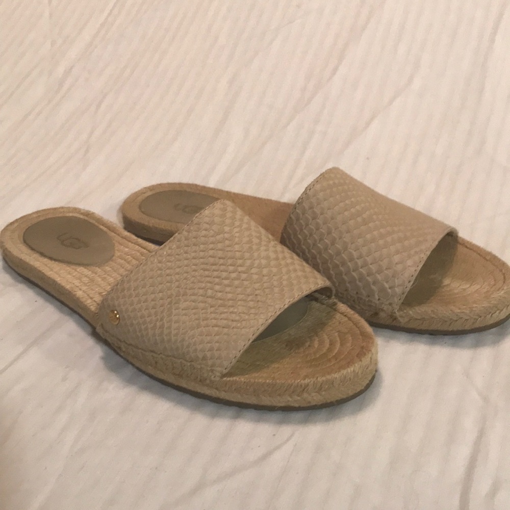 Women’s Ugg sandal size 7M