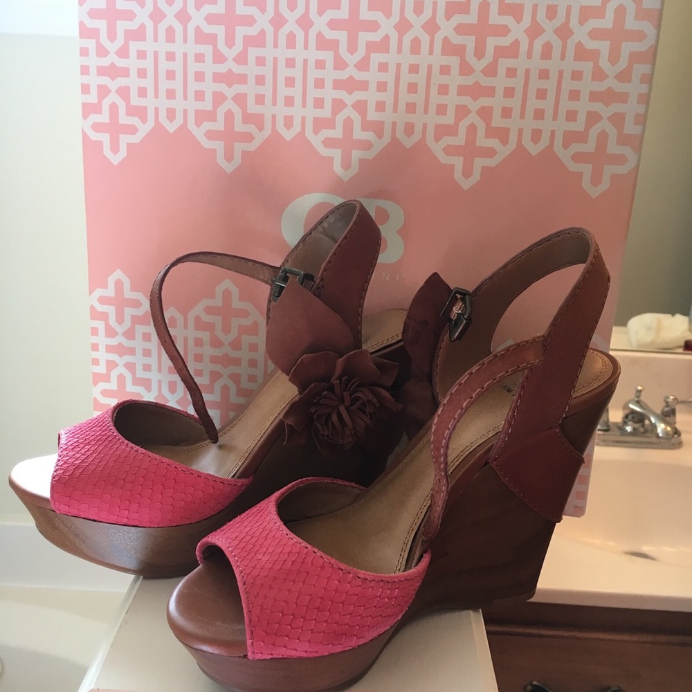 Gianni Bini wedge sandals with flower detail