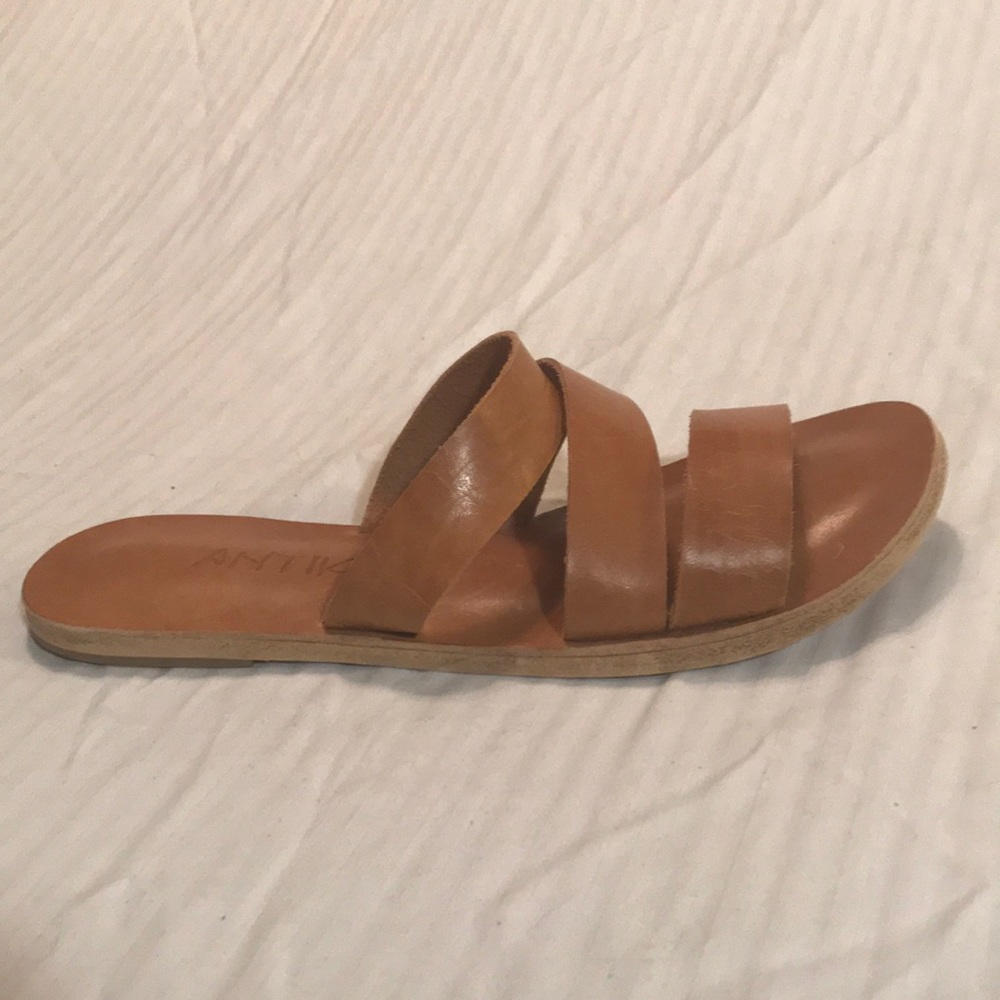 Antika women’s leather sandal. 6m