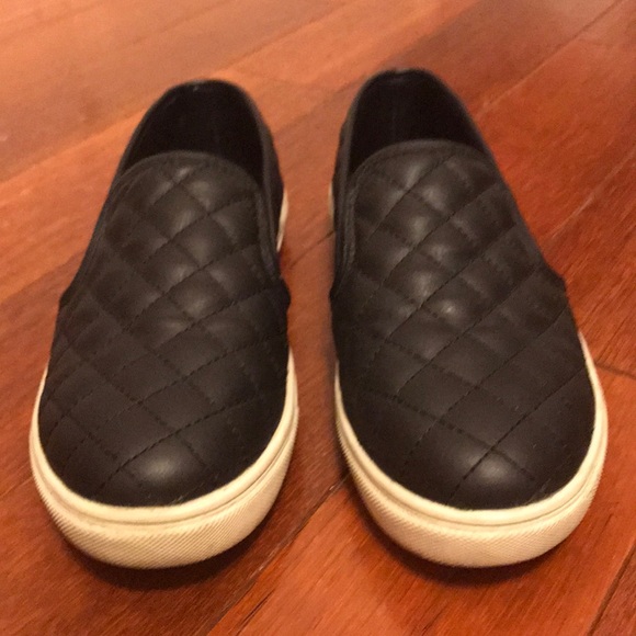Steve Madden Pleated Slip-Ons - Picture 3 of 4