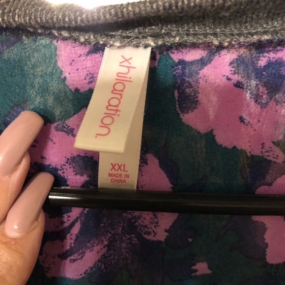 Top - Picture 2 of 3