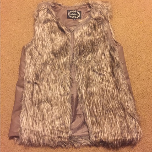 Ambiance Jackets & Blazers - ❄️Winter Must Have❄️ Faux Fur Vest