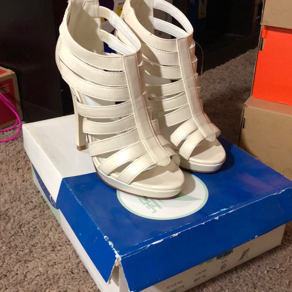 Strappy heel