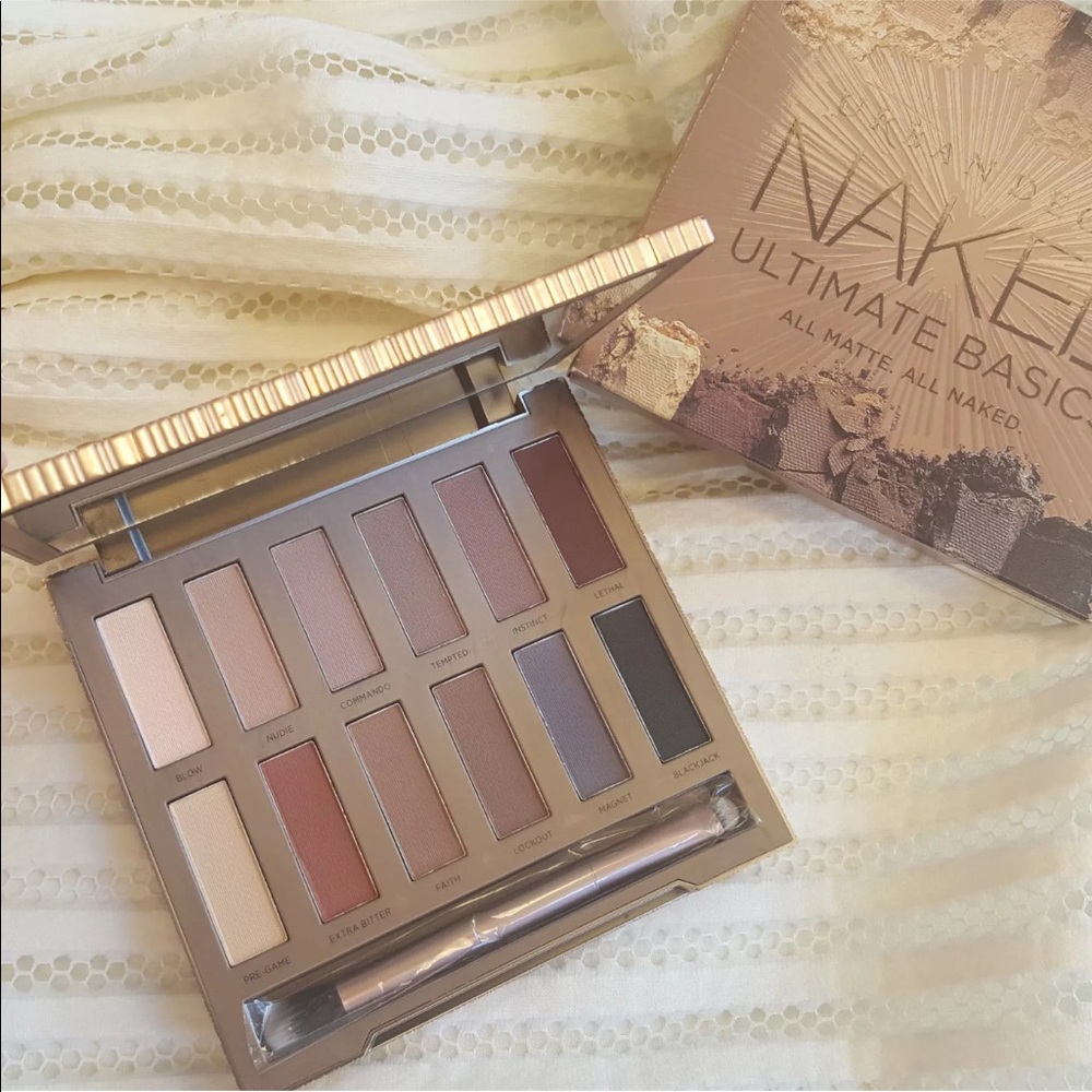 ❤️BNIB NAKED ULTIMATE BASICS❤️