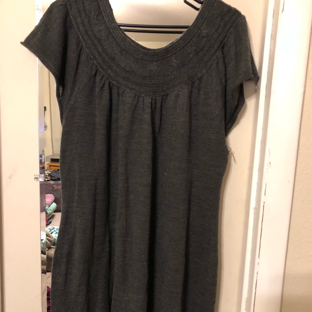 Short sleeve sweater