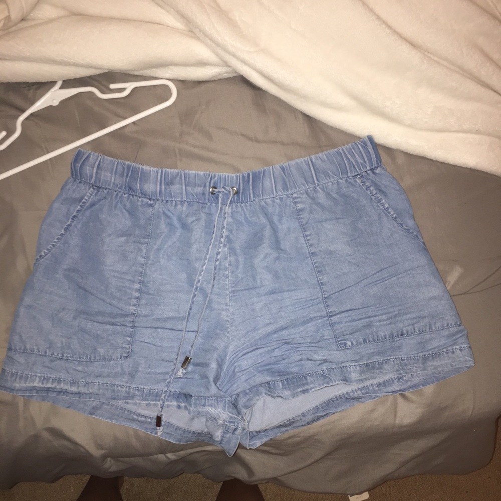 Loose jean shorts