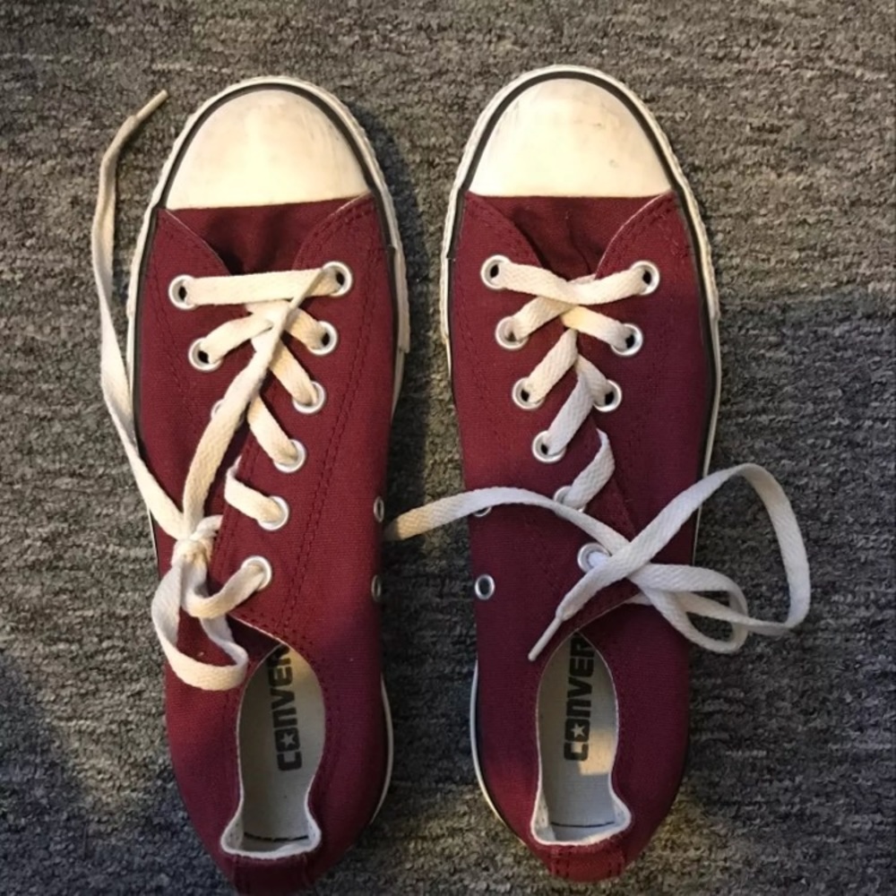 Hardly worn maroon converse!