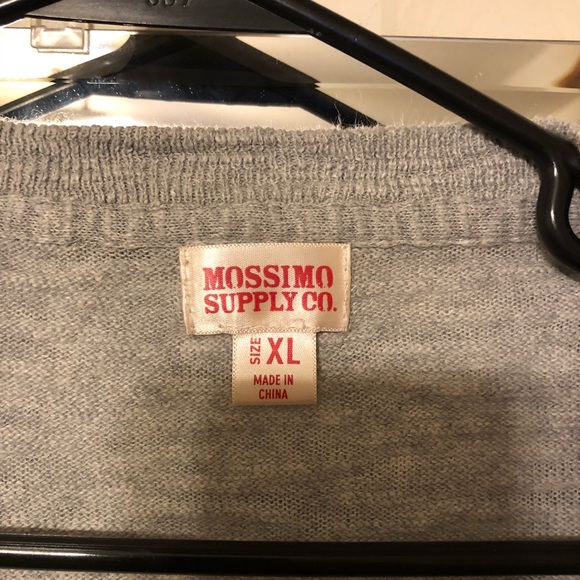 Button down - Picture 2 of 3